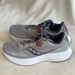 Saucony Guide 15 Running Shoe. Size 9.5. NEW, never been worn.